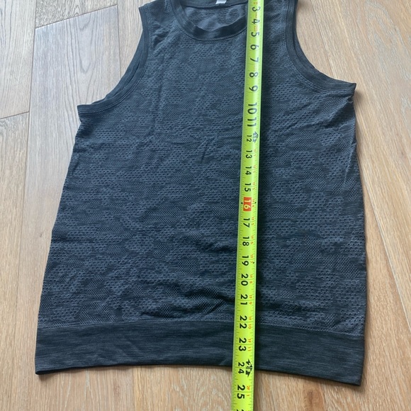 Lululemon Swiftly breeze relaxed tank top muscle tee gray camo sz 4 excellent - Picture 6 of 8